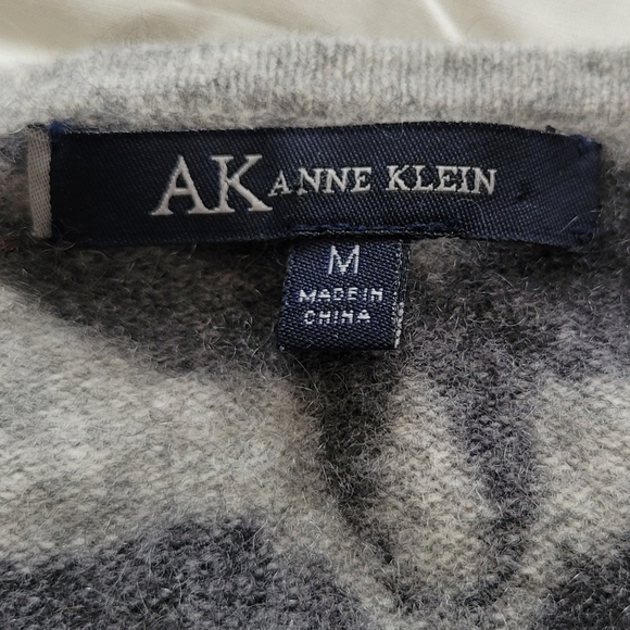 Anne Klein 100% Cashmere Gray black Zebra Print Sweater Size M - Picture 5 of 9
